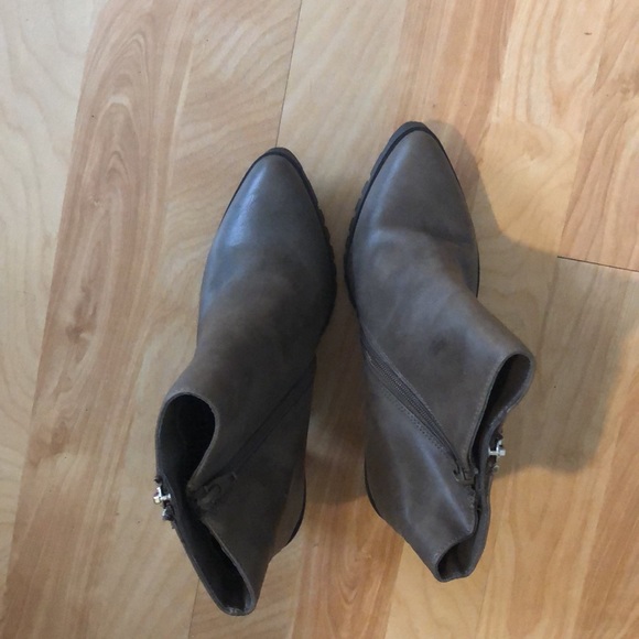 Gorgeous dark taupe boots - Picture 8 of 10